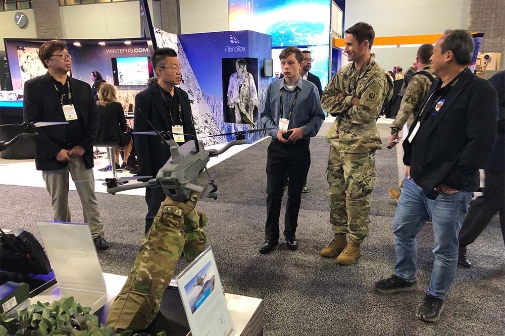 雷虎科技生產的微型無人機不僅通過國防部測試，今年更前進美國參展。圖為TETTRON HORNET大黃蜂微型無人機。（取自Thunder Tiger 雷虎科技臉書）