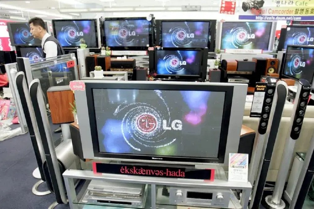 2006年南韓首爾一處商場內展示的LG的液晶電視。LG指控那段期間的面板採購價格一直被台廠壟斷。（資料照片／美聯社）