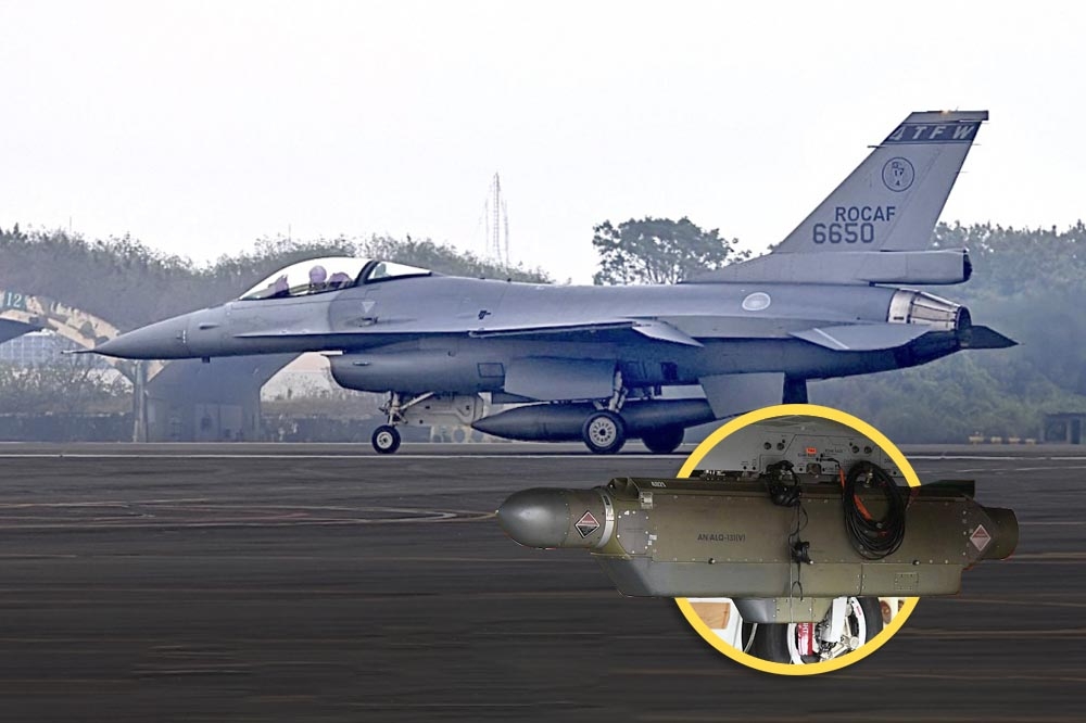 空軍F-16V（Block 20）戰機外掛式電戰莢艙待AN/ALQ-131（V）電戰系統（小圖）完成測評，才會進行評選。（合成畫面／張哲偉攝、取自美國空軍網站）