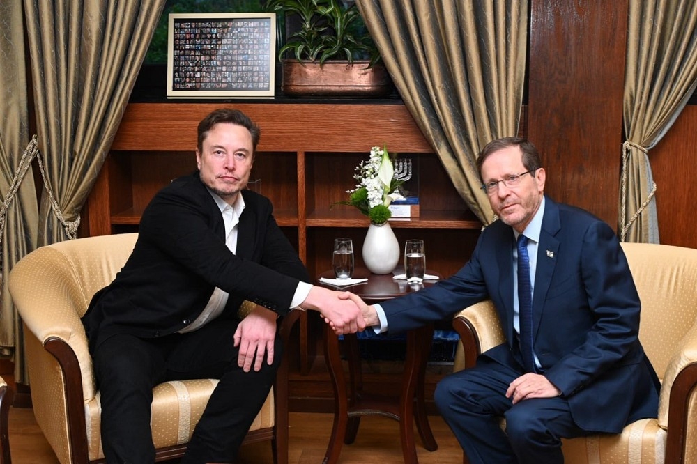 馬斯克（左）27日與以色列總統赫佐格（右）會談。（取自@Isaac_Herzog）