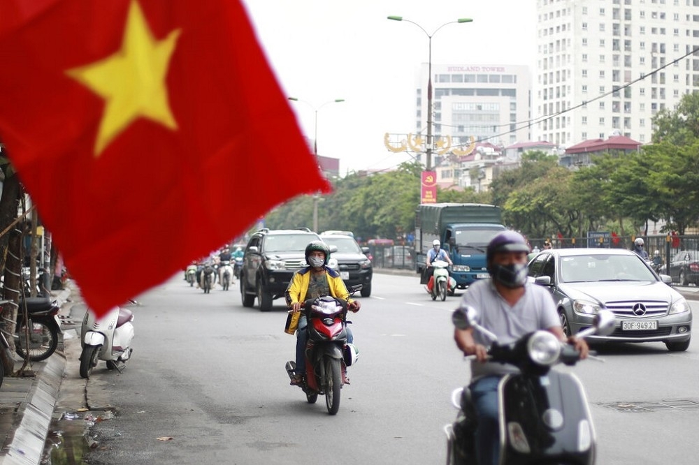 越南將調高企業稅恐影響投資吸引力。圖為首都河內街頭。（美聯社）