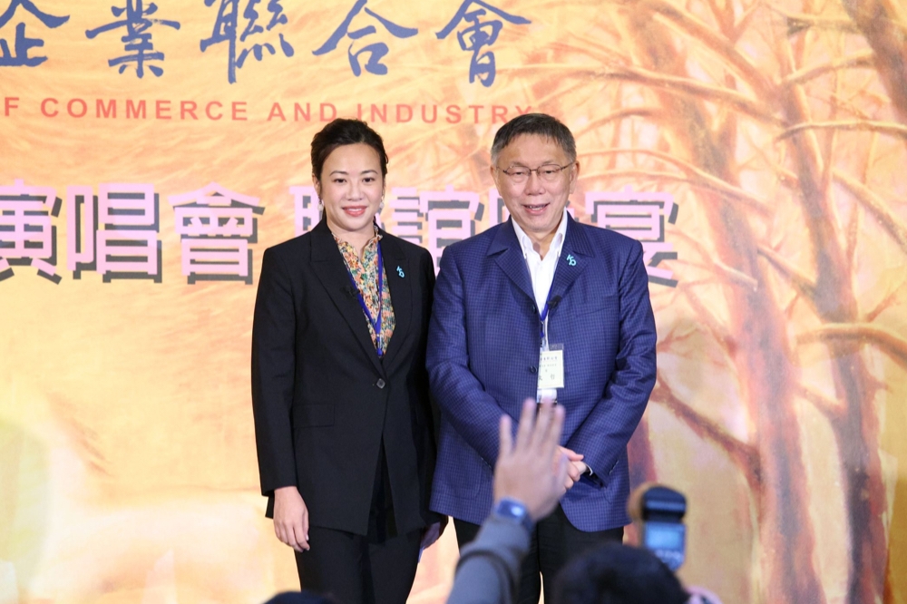 柯文哲和吳欣盈今晚出席台灣工商企業聯合會30周年慶活動。（陳愷巨攝）