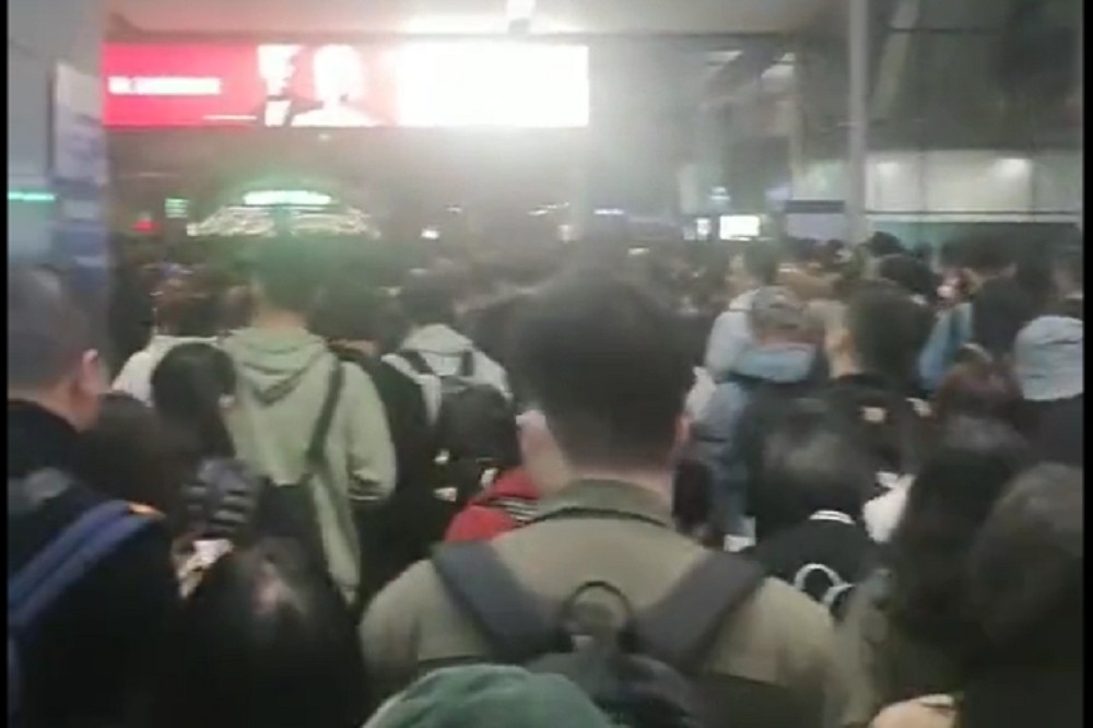 網傳深圳北站近期已人山人海，似在提前返鄉。（取自@myh4103）
