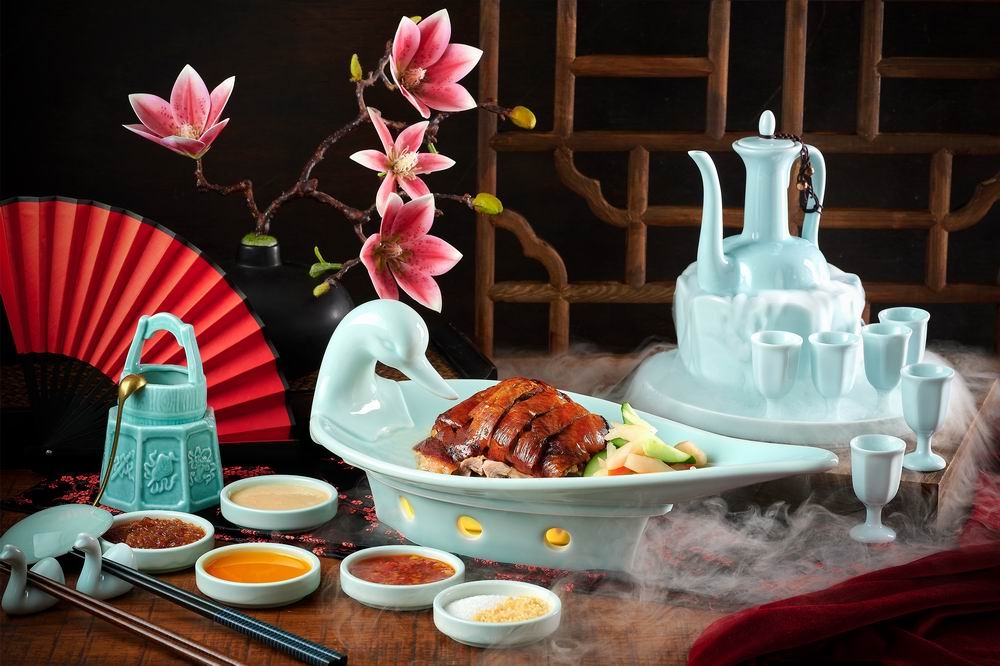 喆園鮑魚中餐廳推出鎮店招牌菜「胭脂舒雁」。（裕元花園酒店提供）