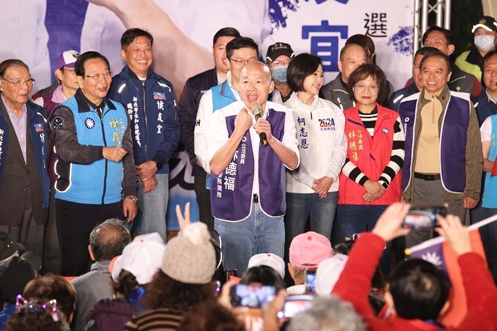 韓國瑜今晚致詞時提到，「政治騙子比愛情騙子還可怕」，呼籲大家不要投錯票。（陳愷巨攝）
