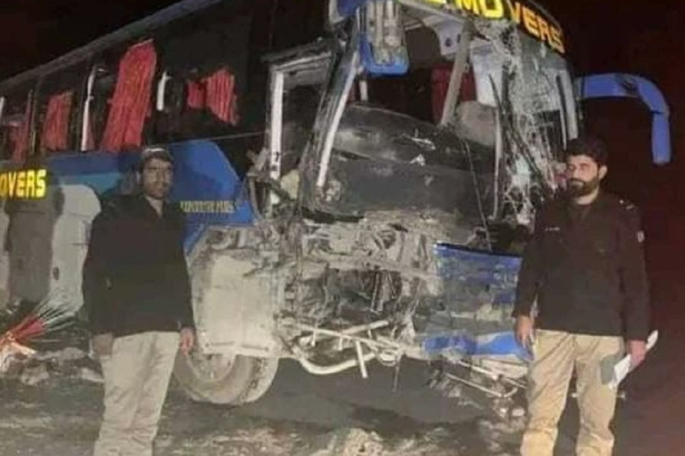 巴基斯坦控制的克什米尔地区发生恐怖攻击，身分不明武装分子向一辆巴士无差别开枪，导致9人死亡、25人受伤。（取自X平台）(photo:UpMedia)