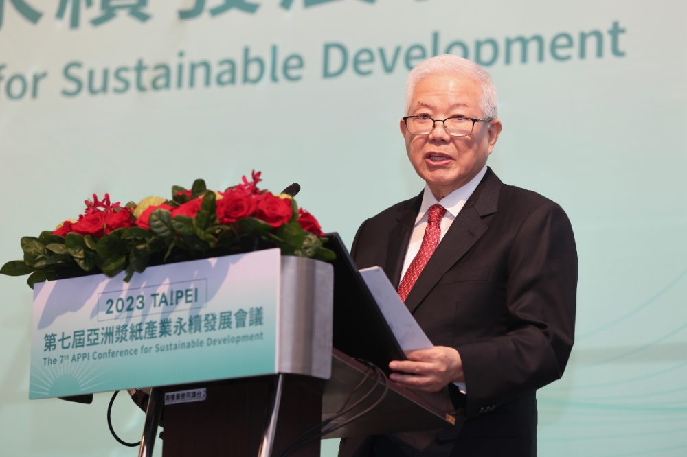 何寿川院长于亚洲浆纸产业永续发展会议中发表专题演讲，倡议更全面的碳计量方式。（永丰余学院提供）(photo:UpMedia)