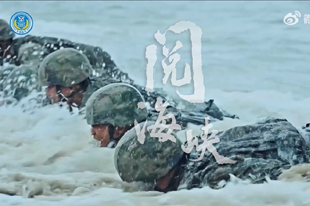 中共東部戰區融媒體中心於2023年8月17日發布《閱海峽》等認知作戰影片。