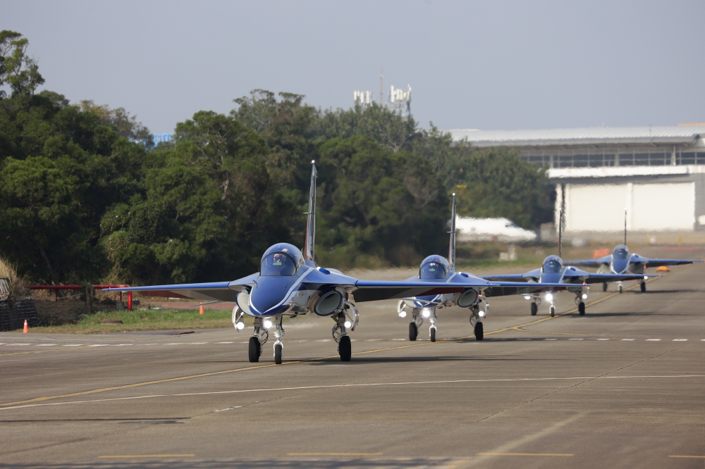 漢翔今天上午完成4架空軍勇鷹高教機交機，達成今年度要交機17架勇鷹號目標。（漢翔提供）
