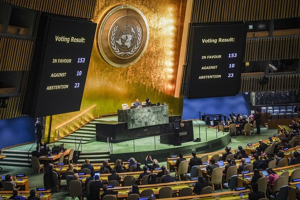 聯合國大會12日通過要求加薩走廊立即人道停火的決議。（美聯社）