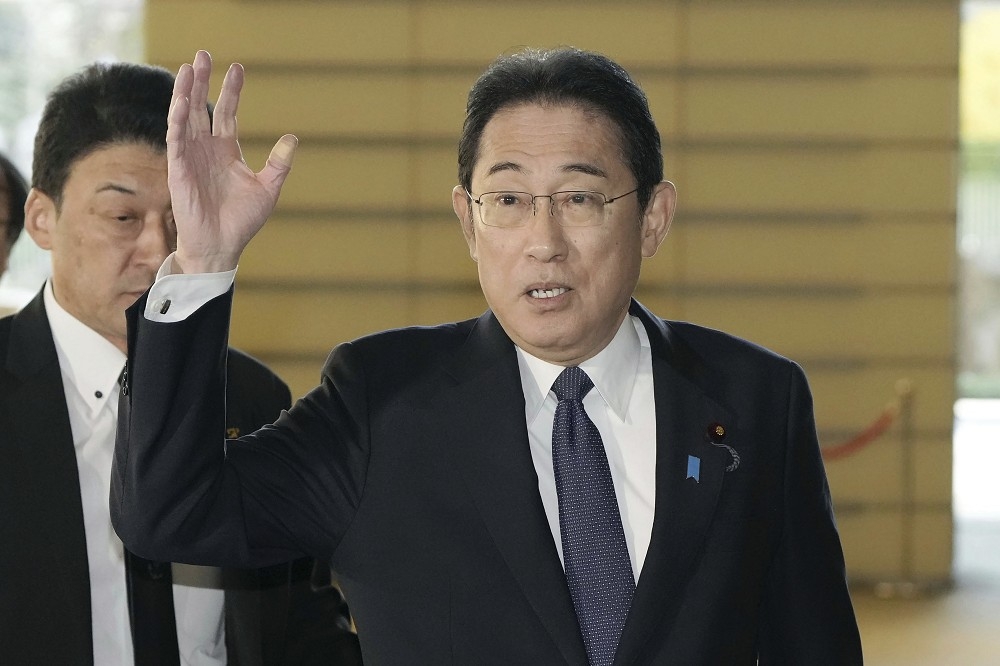 自民黨政治獻金申報不實風波延燒，日本首相岸田文雄支持度創下新低。（美聯社）