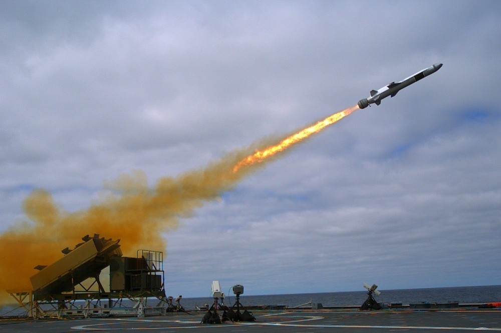 西班牙正式簽約採購反艦「海軍打擊飛彈」，強化該國海上打擊能力，圖為美軍進行該款飛彈測試。（取自DVIDS網站）
