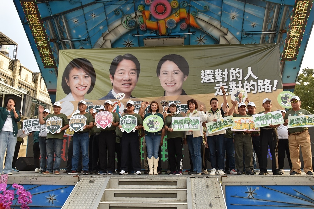 立委候選人邱議瑩呼籲選民，2024年1月13日大選，一定要選擇能守護台灣主權的總統候選人賴清德、蕭美琴。（邱議瑩競總提供）