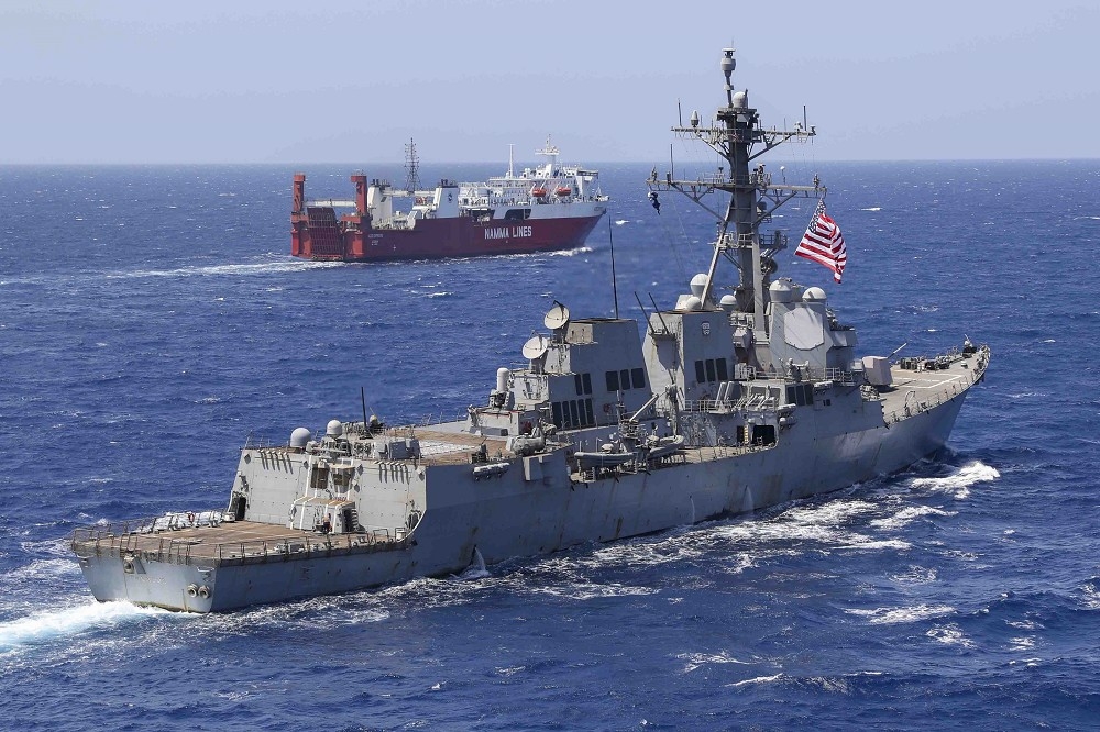 美國為首的紅海護航行動，實際上有19個國家共同參與，圖為美軍神盾艦在紅海維護商船安全。（取自DVIDS網站）