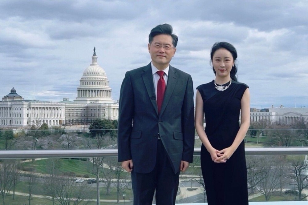 傅曉田（右）必定很早就被中國安全部門羅致，她是中國間諜，這一點不必懷疑。（圖片取自微博）