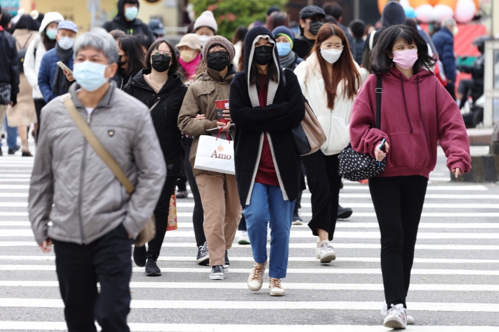 今晚至明晨溫度持續下降，本島地區以新竹、桃園最冷。（資料照片／陳愷巨攝）