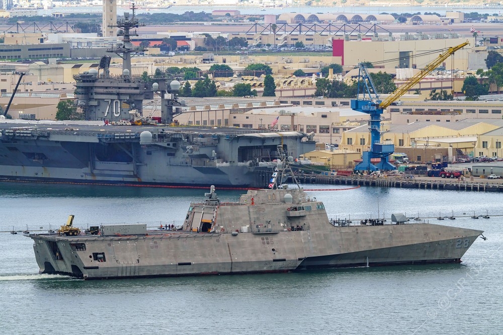 美军近岸作战舰「萨凡纳号」搭载Mk70模组化「货柜式发射系统」，出海进行试射。（取自@cjr1321）(photo:UpMedia)