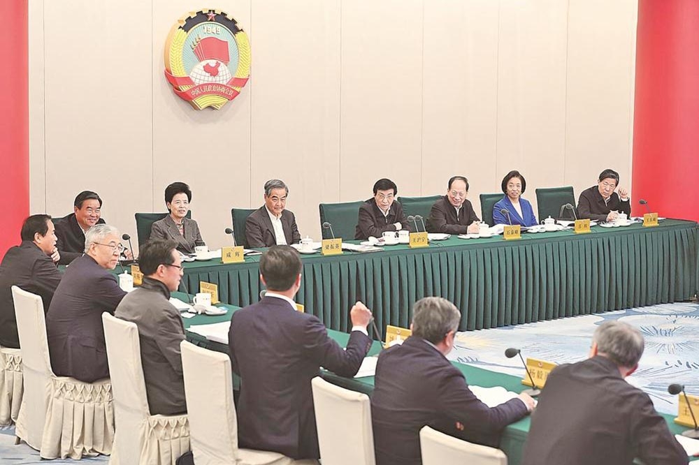 中共中央政治局常委王滬寧25日主持會議時，重提打造「兩岸共同市場」議題。（取自人民政協報）
