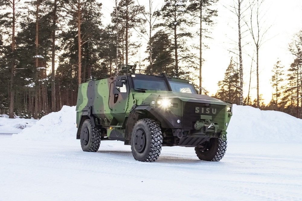 芬蘭軍方採購13輛GTP 4X4裝甲越野車輛，強化地面單位在境內破碎地形的機動能力。 （取自SISU車廠網站）