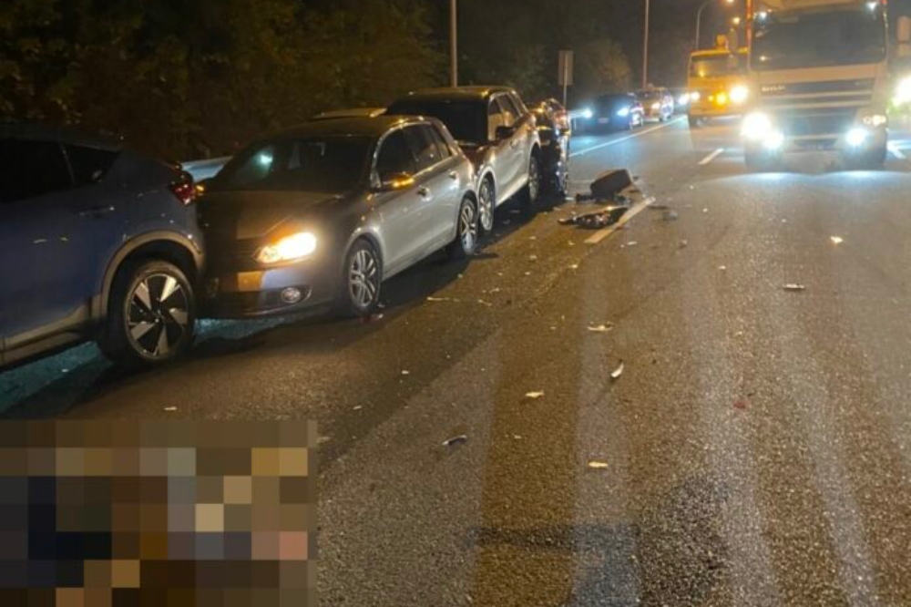 國道3號新竹香山路段昨天（4日）發生重大連環車禍，6車撞成一團。（取自記者爆料網）