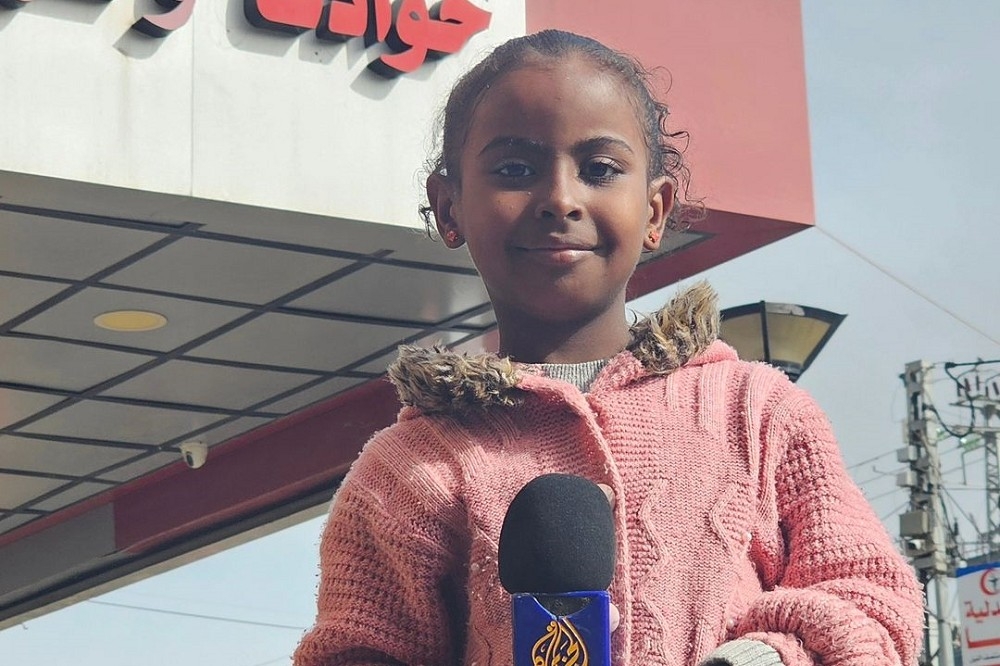 巴勒斯坦9歲女童賈穆斯成為小小記者，為飽受戰火苦難的加薩民眾與孩童發聲。（取自IG）