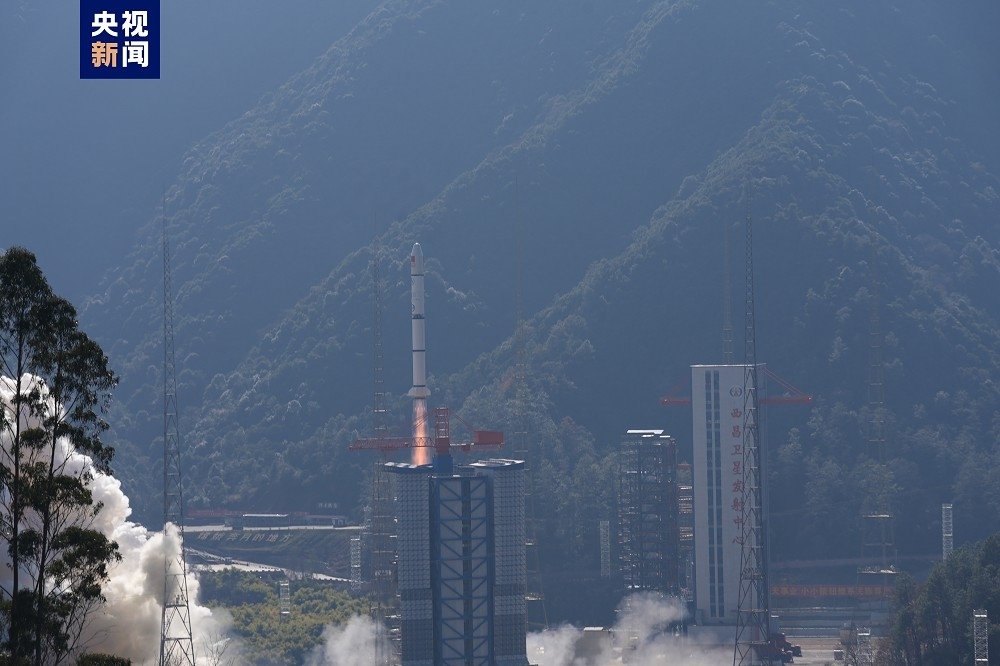 中國與日本11日都有太空火箭發射任務。圖為中國昨發射「愛因斯坦探針衛星」，引發我國防部發布國家警報。（取自央視）