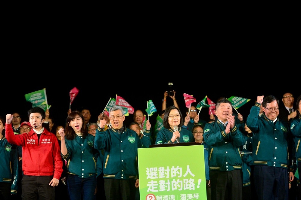 蔡英文今晚（11日）出席「台灣美德站出來，凱道護國之夜」造勢活動。（張哲偉攝）