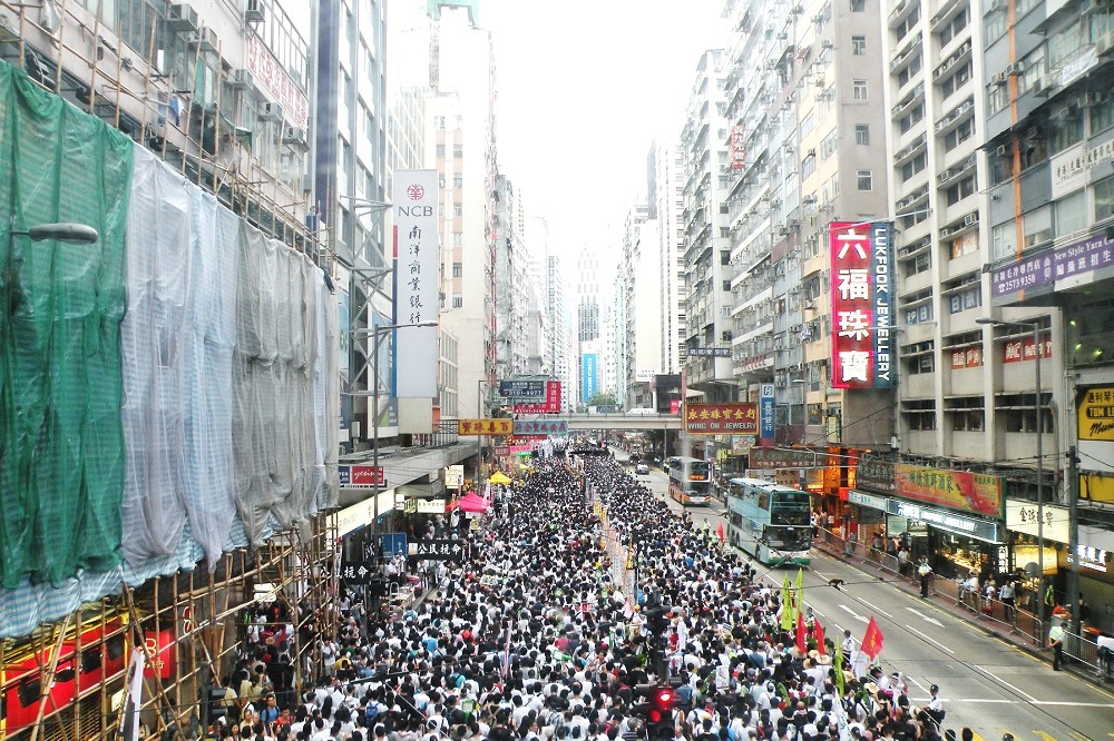 香港有史以來最大遊行的唯一作用，就是證明了大遊行並不能阻止政府，也沒有令民主派翻盤，民主派的結果是全滅。（維基百科）