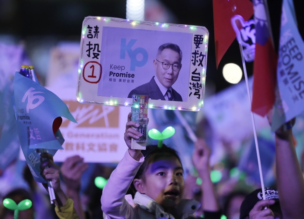 柯文哲陣營運用網路政治公關宣傳技術，已經引領新一波民粹政治浪潮席捲台灣年輕世代。（美聯社）