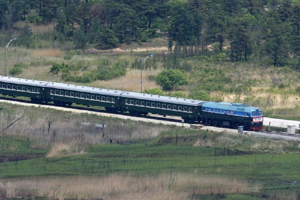 北韓去年底據傳發生重大鐵路事故，但消息遭到封鎖。圖為2007年一列北韓火車。（資料照片／美聯社）