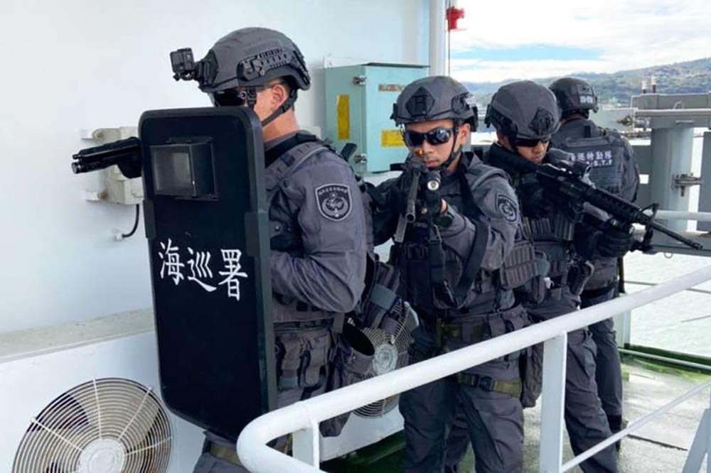 海巡署特勤队汰换冲锋枪竟採购突击步枪，遭质疑是否违规。（资料照片／海巡署提供）(photo:UpMedia)