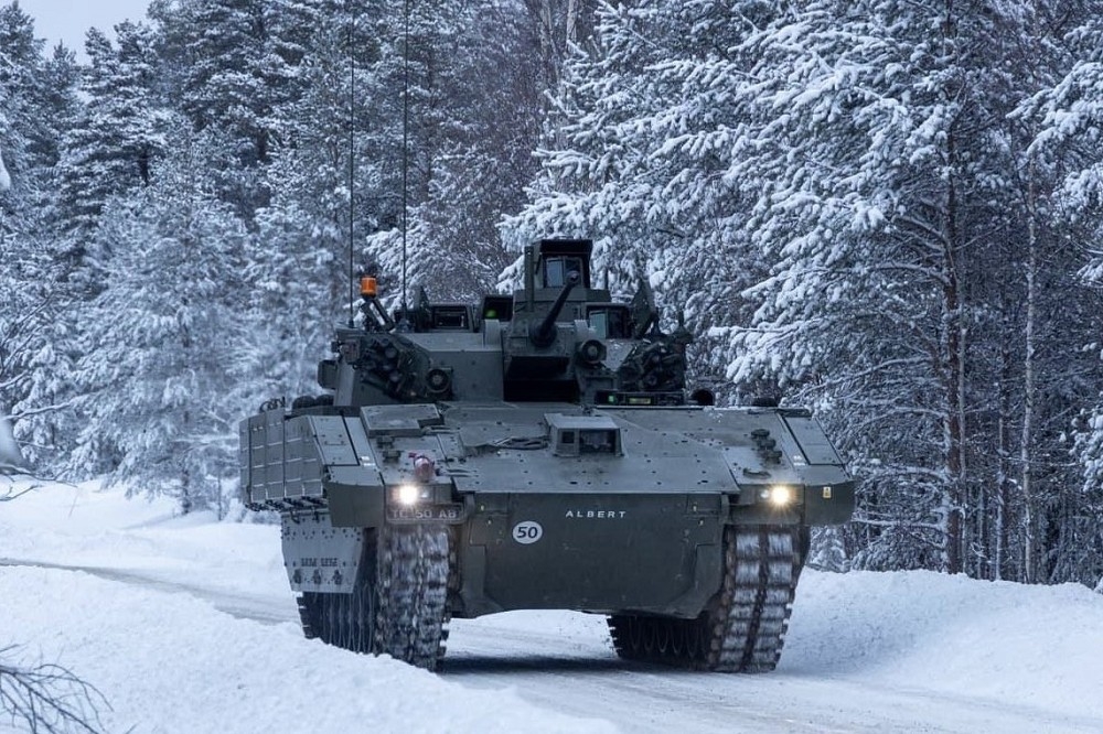 Ajax装甲侦察车在皇家骑兵团官兵操作下，通过瑞典严寒条件的考验。（取自皇家装甲军）(photo:UpMedia)