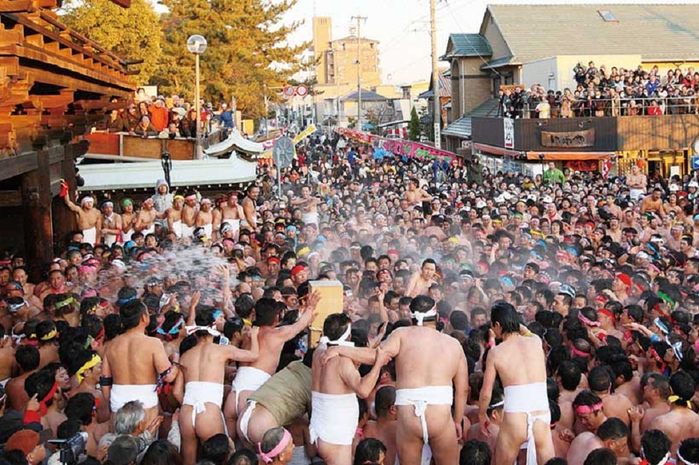 日本愛知縣的國府宮裸祭過去1250年來，只有男性會參與。（取自愛知縣官方旅遊網站）