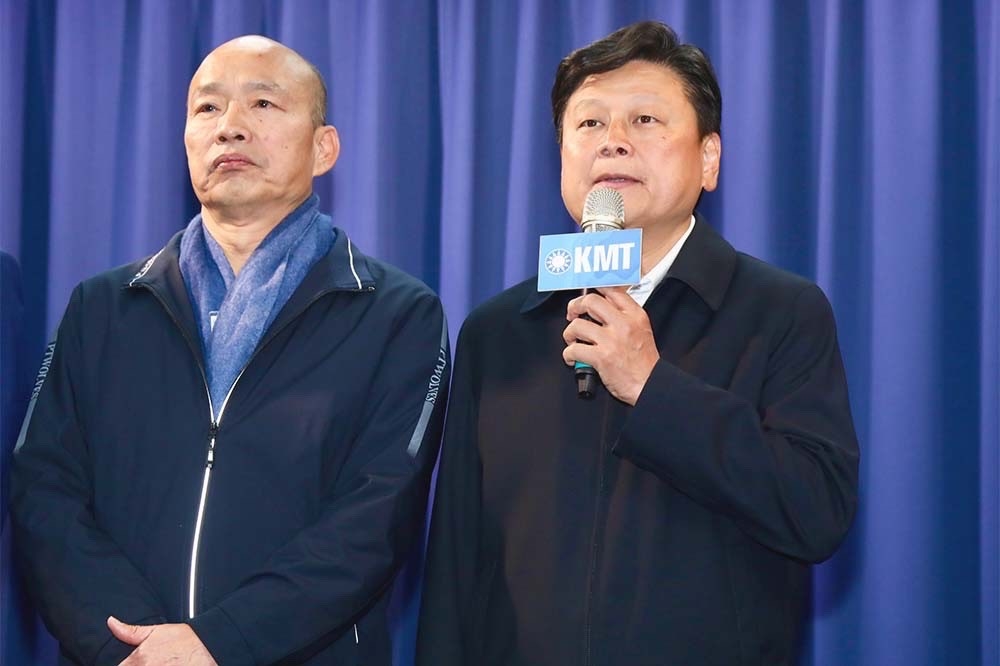 傅崐萁（右）今在廣博節目透露，自己從頭到尾就是要選院長，在韓國瑜（左）接不分區前，也曾獲得韓支持。（資料照片／王侑聖攝）