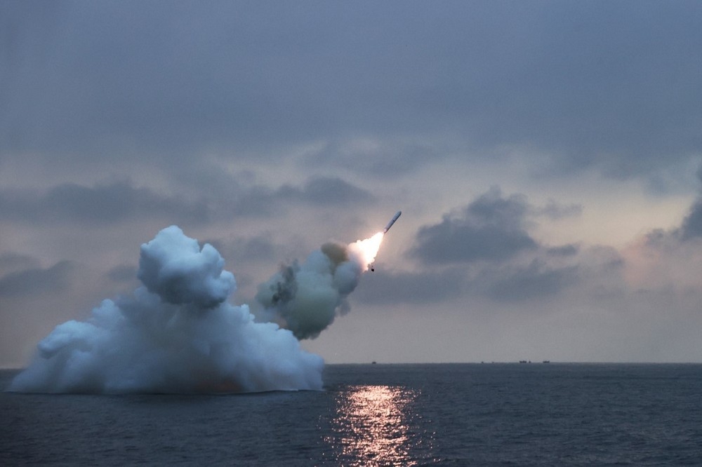北韓試射的潛射巡弋飛彈，推測其或通過魚雷發射管發射，而非垂直發射系統。（取自勞動新聞）