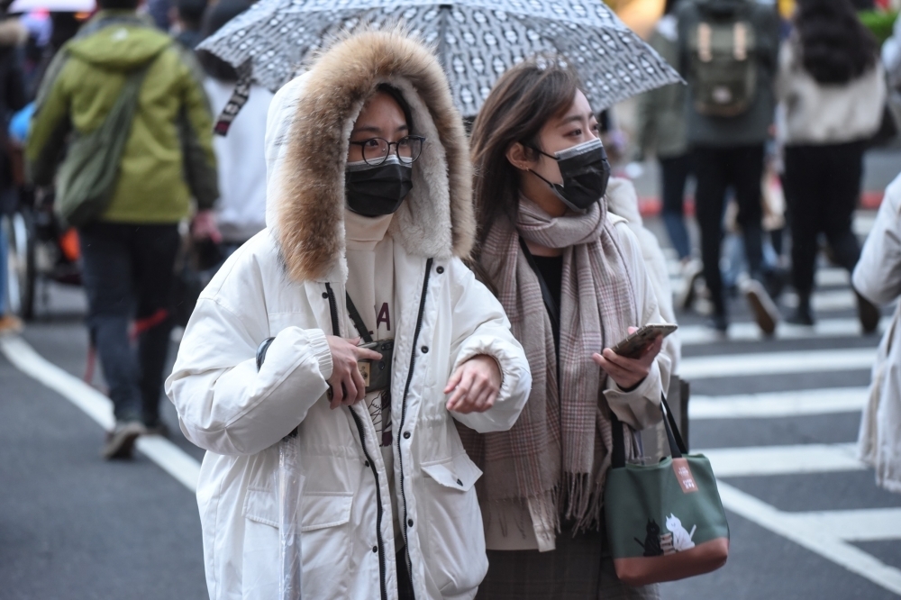 今天（29日）各地氣溫回升，北部高溫可達21度，但是中部以北、東部有局部降雨。（資料照片／張哲偉攝）