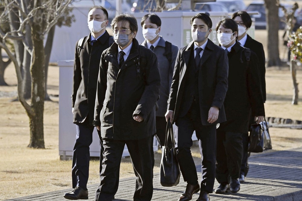 日本國土交通省30日上午派員前往豐田織機工廠瞭解違規情況。（美聯社）