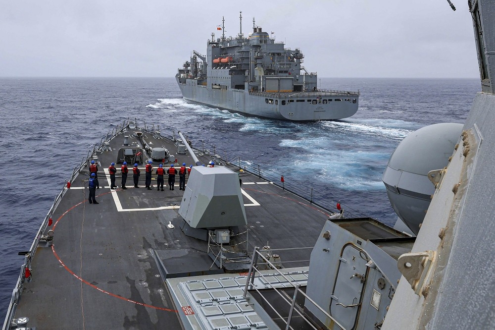 白宫国安顾问表示，外交与威慑同步才能避免台海危机。图为1月21日台湾大选后美国军舰穿越台海。（美联社）(photo:UpMedia)
