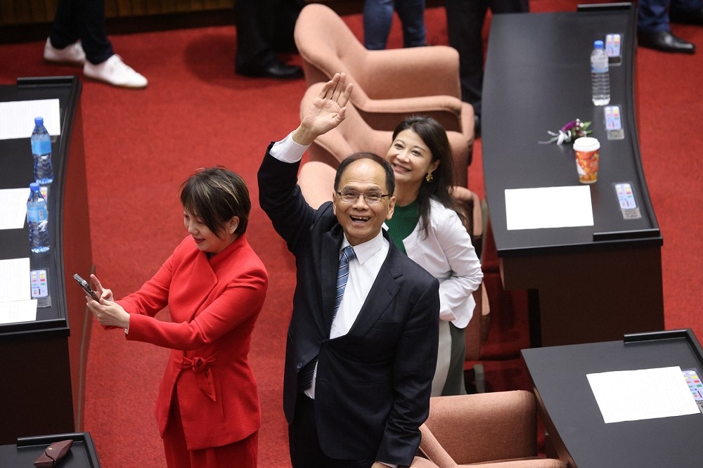 民進黨立委游錫堃以3票之差惜敗，隨即請辭不分區立委宣告裸退。（陳愷巨攝）