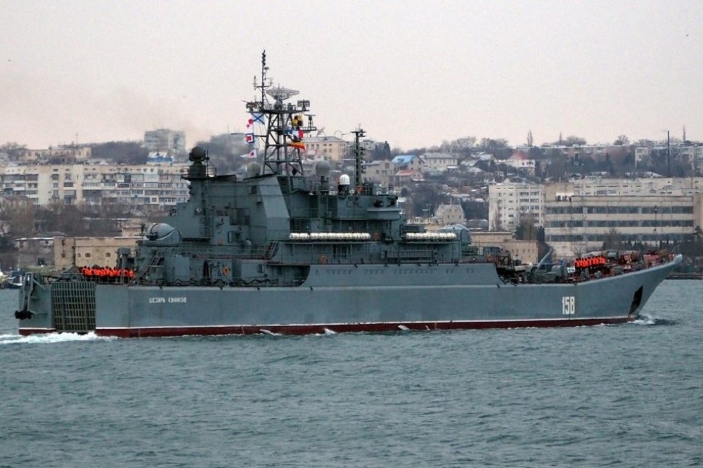 俄罗斯大型登陆舰「凯萨库尼科夫号」（Caesar Kunikov，BDK-64）遭到击沉。（取自俄罗斯国防部网站）(photo:UpMedia)