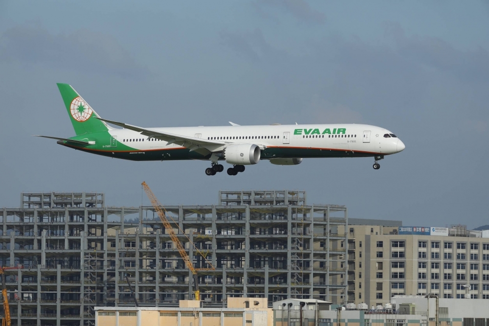 長榮航空看好賞櫻季，計畫增開多班飛往日本松山的班機。（資料照片／張哲偉攝）