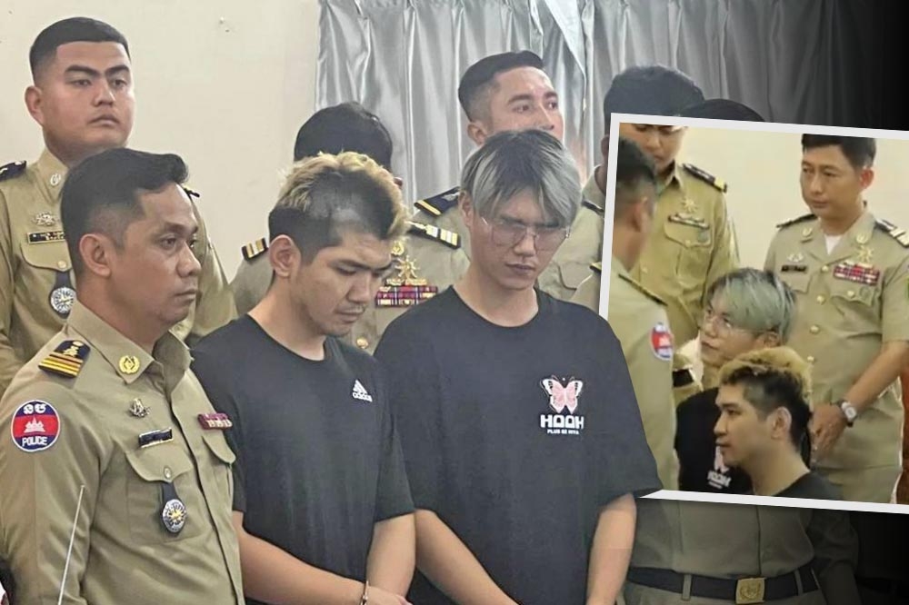 網紅晚安小雞（前左2）、阿鬧（前右2）因疑似在直播造假，遭柬埔寨警方逮捕，並召開記者會公布相關證物。（合成照片／翻攝自柬中時報）