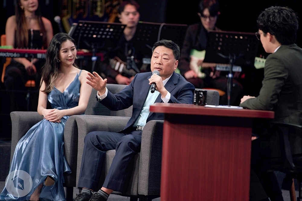 中國前央視記者王志安，日前上「賀瓏夜夜秀」引發爭議。（取自薩泰爾娛樂臉書粉專）