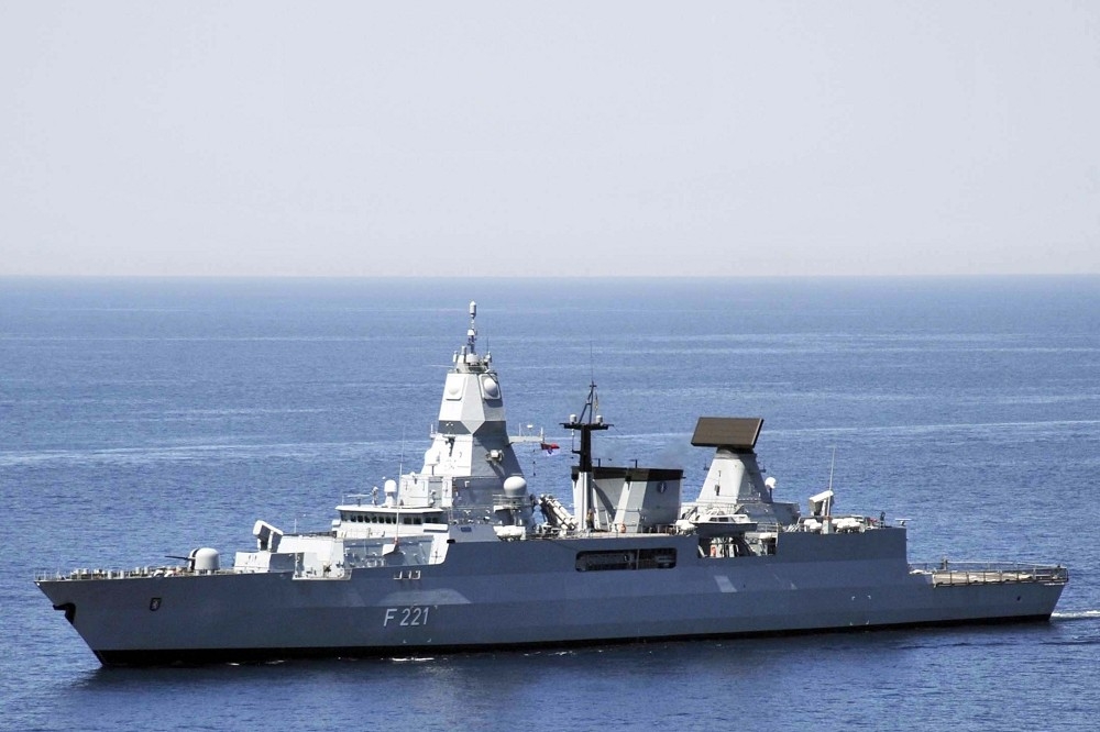 歐盟預定19日正式宣布展開「盾牌」防禦性行動。圖為已派赴當地的德軍巡防艦「黑森號」。（取自DVIDS）
