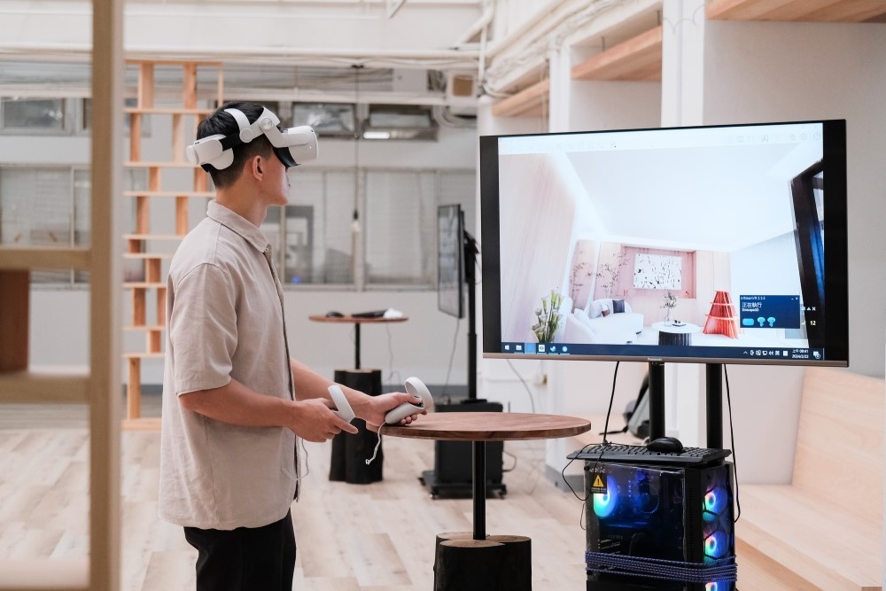 「森林之島」結合科技打造虛實整合情境，用 VR 為參觀者帶來創新體驗。（工藝中心提供）