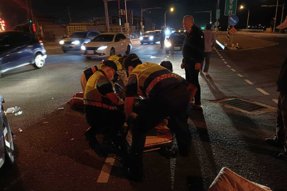 今晚在彰化有3名國小學童被一輛休旅車撞飛，目前送醫急救。（資料照片／陳愷巨攝）