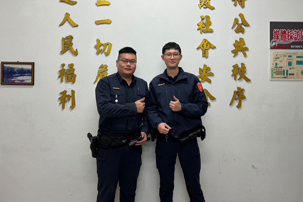 基隆八堵分駐所昨晚遭車衝撞入內，24歲警員蘇昱鴻（右）不幸身亡。（翻攝畫面）