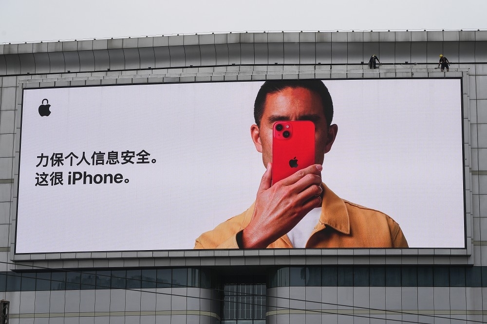 苹果手机在中国的需求疲软，须靠降价刺激买气。（美联社）(photo:UpMedia)