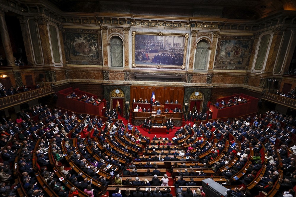 法國國會以780對72票的壓倒性比數，通過「自願終止妊娠」入憲。（美聯社）