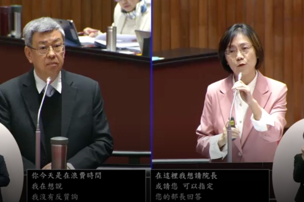 台灣竟有一個會說出立法委員質詢行政院長是「上對下」的法學博士立委，這才真讓人對台灣民主感到憂心。（圖片擷取自立法院會議影片）
